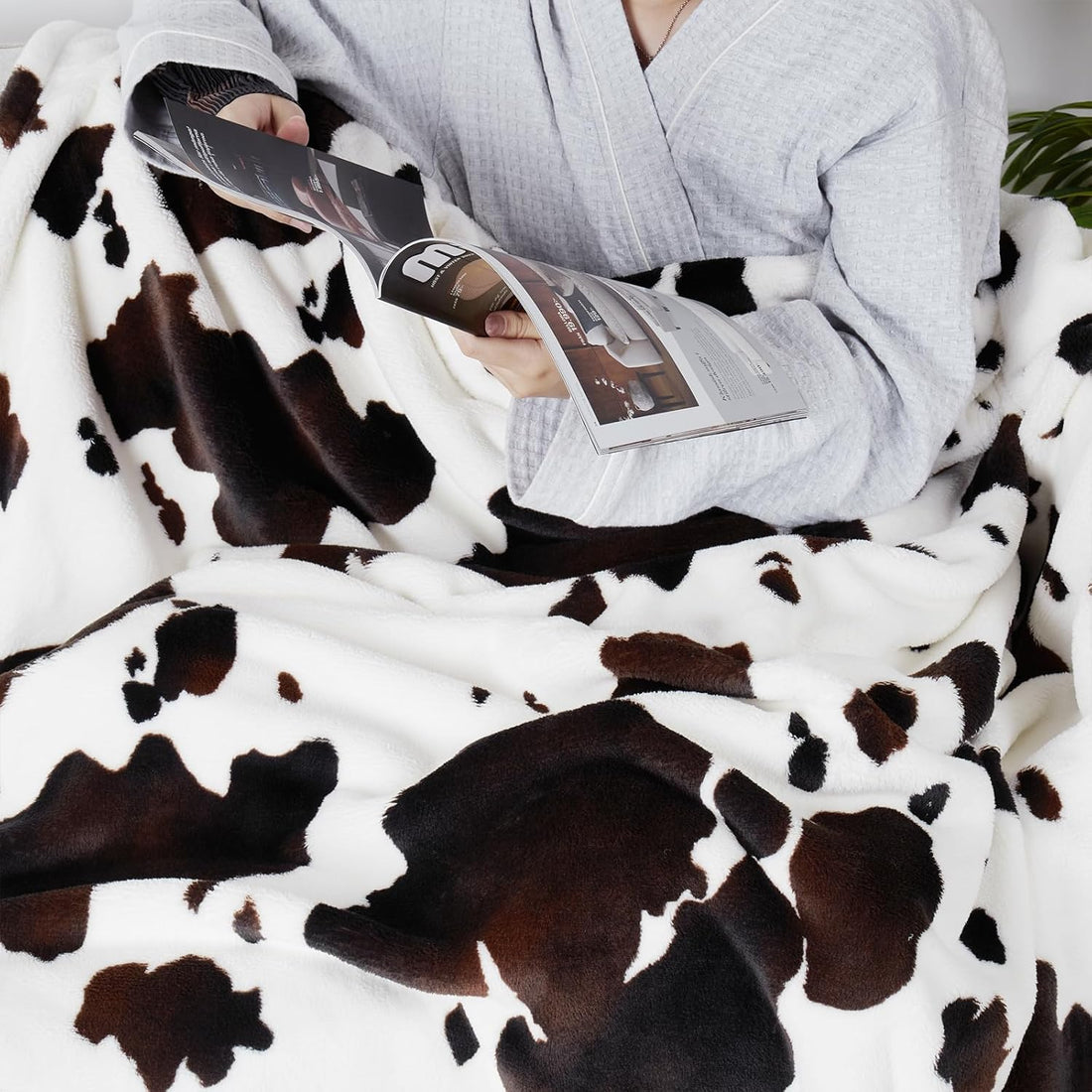Cow Print Fleece Throw Blanket – 50"x60" Soft, Thick & Warm Milky Plush