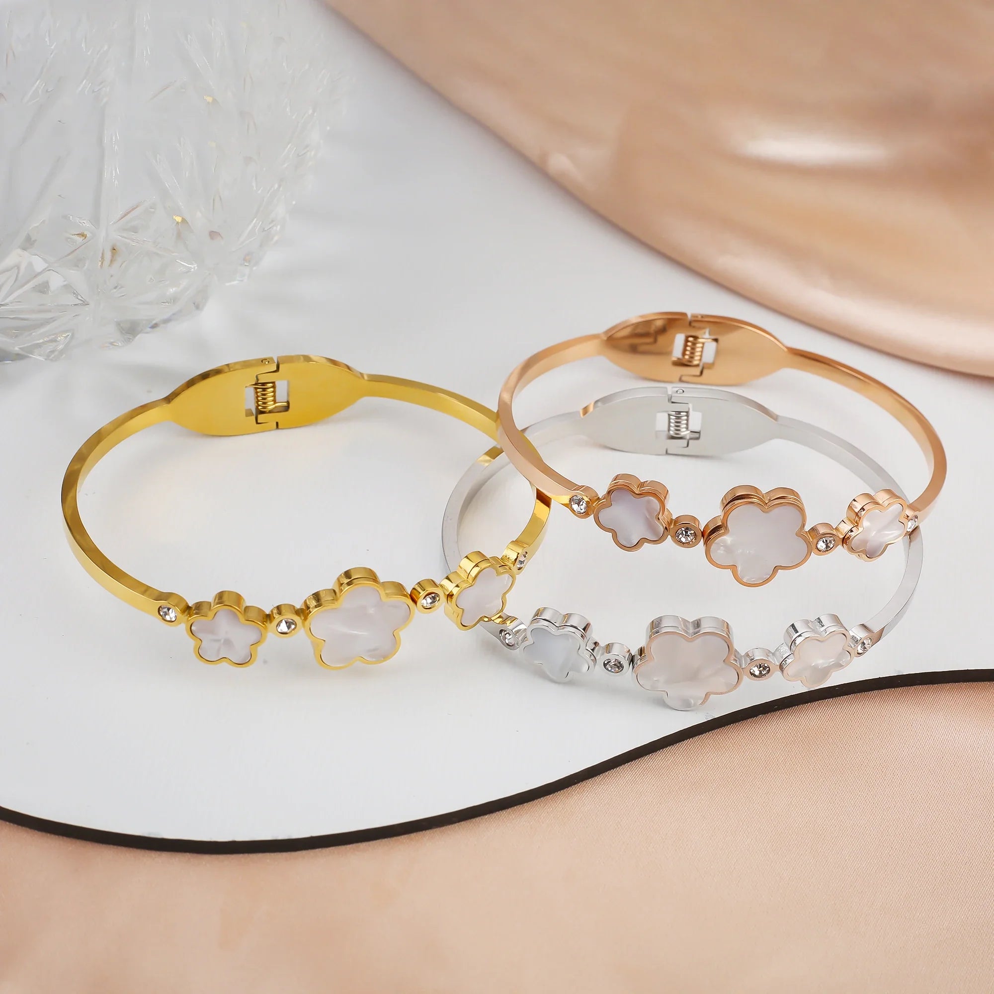 Simple Stainless Steel White Shell Five Leaf Flower Bangle Classic Clover Wrist